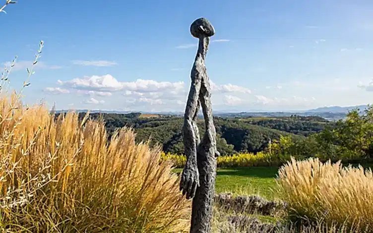 statue