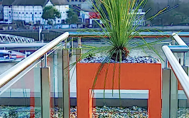 hollow planter